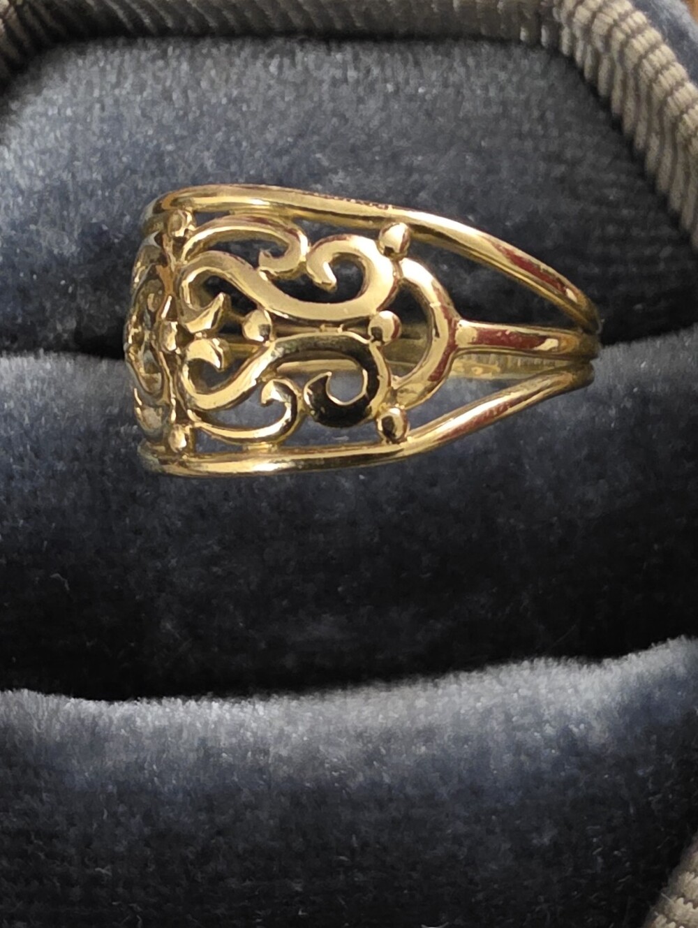 14k Filigree Yellow Gold Ring - Picture 5 of 12